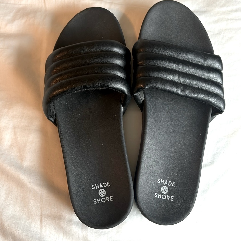 Sand and Shore black sandals size 7